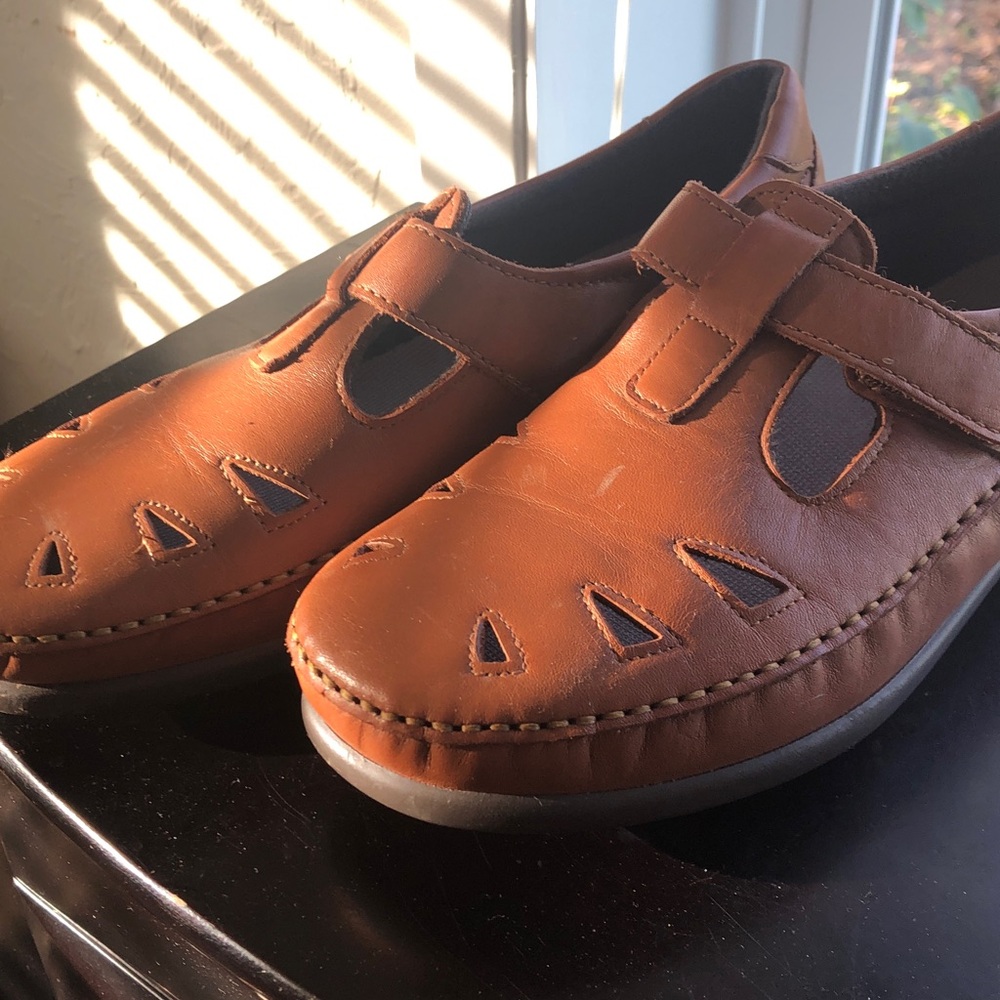 SAS brown Mary Jane style with cutouts size 9 - Picture 3 of 5